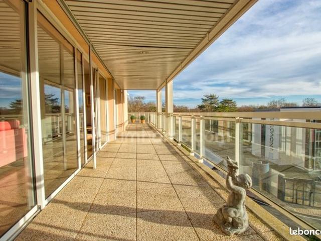 Appartement 6 pièces 220 m²