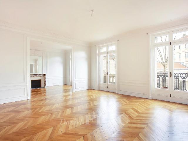 Appartement 6 pièces 221 m²