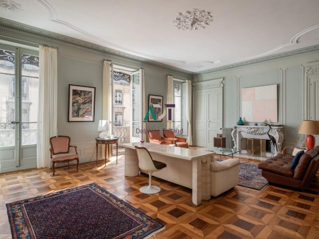 Appartement 6 pièces 223 m²