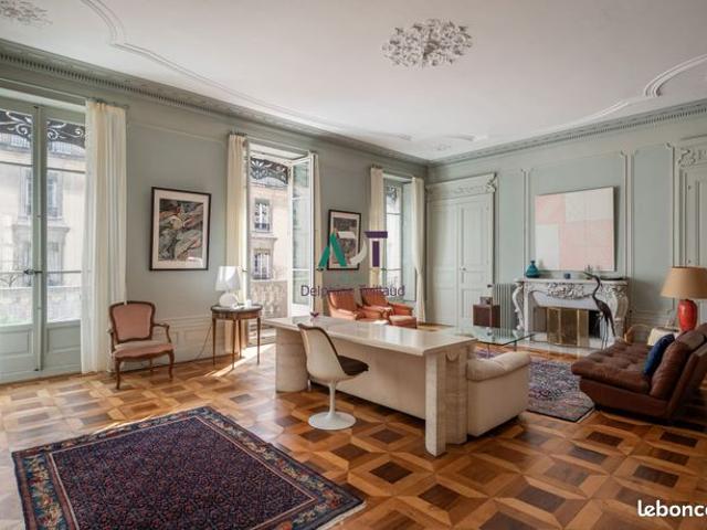 Appartement 6 pièces 223 m²