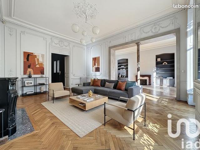 Appartement 6 pièces 226 m²