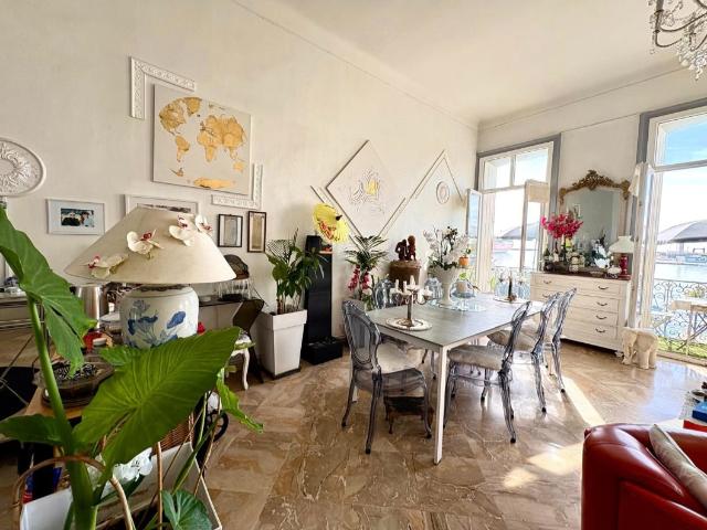 Appartement 6 pièces 227 m²