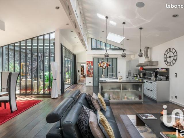 Appartement 6 pièces 230 m²