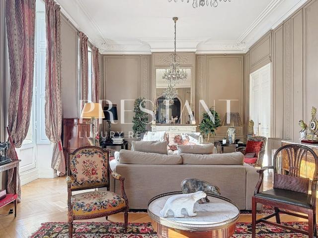 Appartement 6 pièces 231 m²