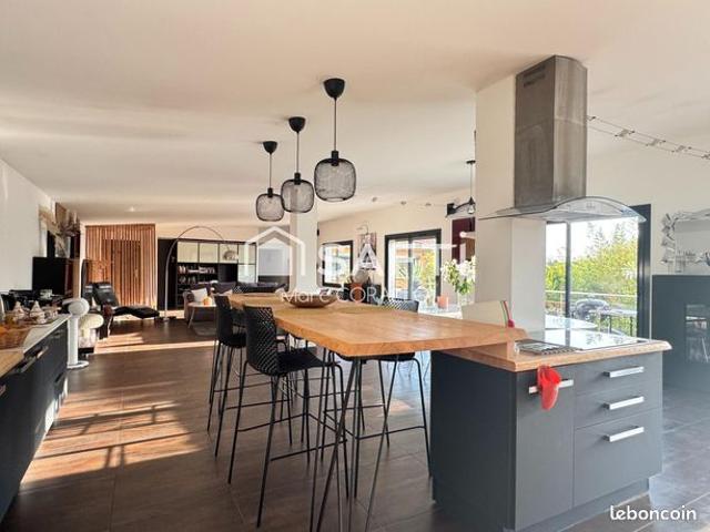 Appartement 6 pièces 235 m²
