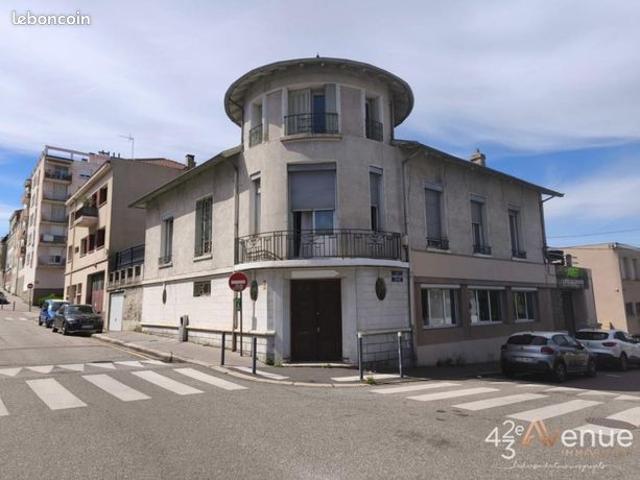 Maison 6 pièces 241 m²