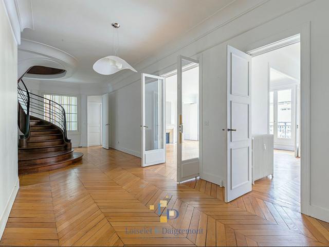 Appartement 6 pièces 245 m²