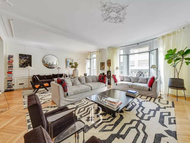 Appartement 6 pièces 246 m²