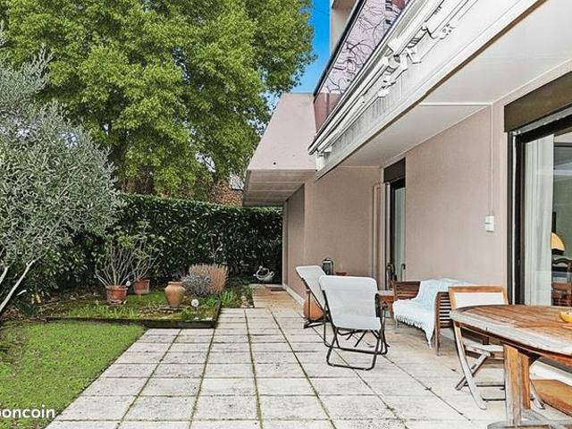 Appartement 6 pièces climatisé avec grande terrasse et jardin privé