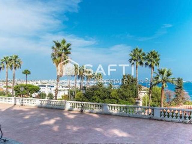 Appartement 6 pièces dans Château vue mer