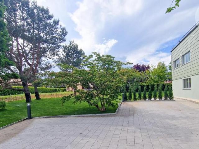 Duplex 6,5 pcs avec splendide jardin et Terrasse en Toiture dans Villa d'architecte intégralement rénovée, à 300 m. De la gare du LEB à Bercher | dreamo. Ch