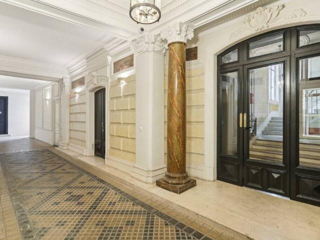 Appartement 70 m2 Paris 8ème