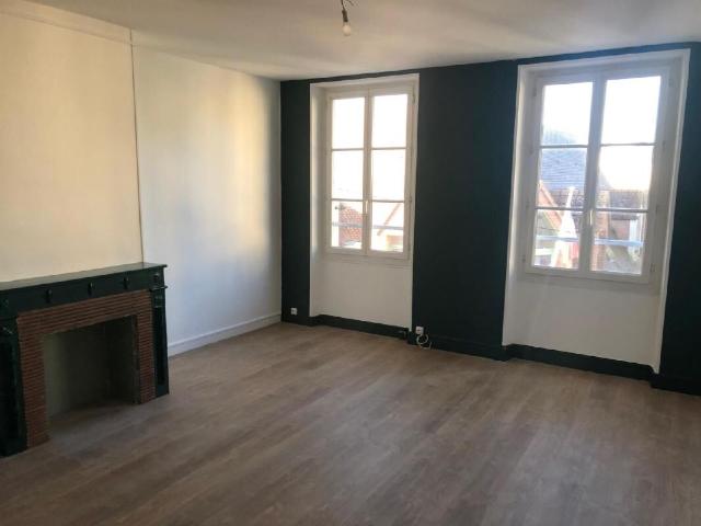 Appartement 7 pièces, 101 m² à louer à Argentan 61200