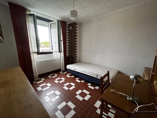 Appartement 7 pièces 12 m²