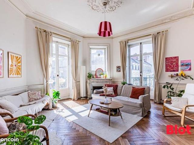 Appartement 7 pièces 156 m²