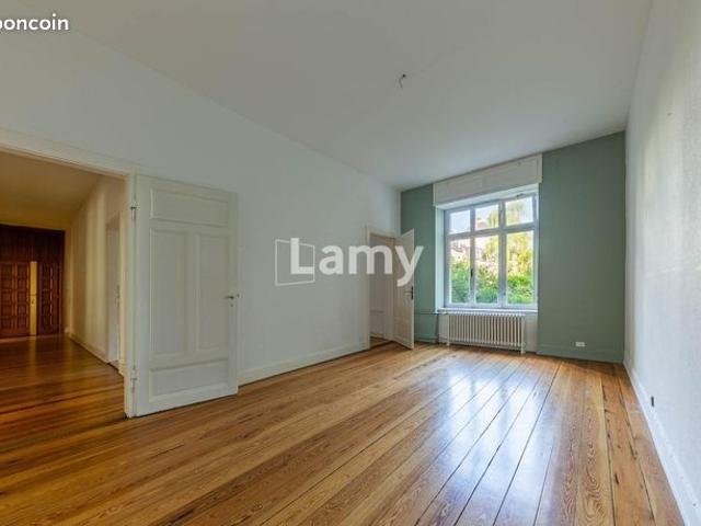 Appartement 7 pièces 181 m²