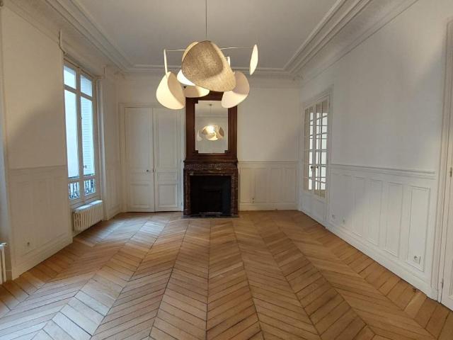 Appartement 7 pièces 196 m²