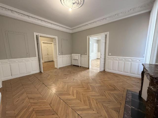 Appartement 7 pièces 200 m²