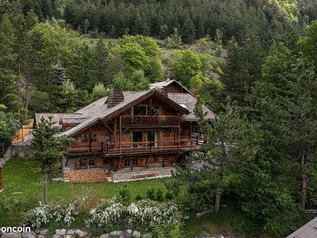 Appartement 7 pièces 204 m²