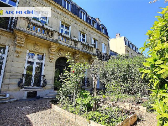 Appartement 7 pièces 212 m²