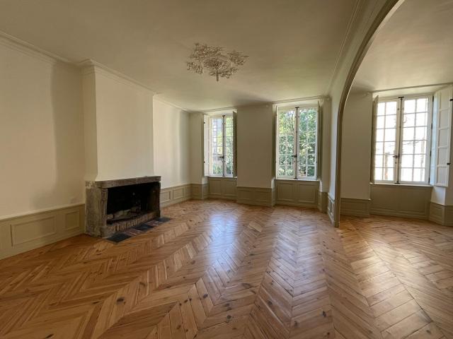 Appartement 7 pièces 212 m²