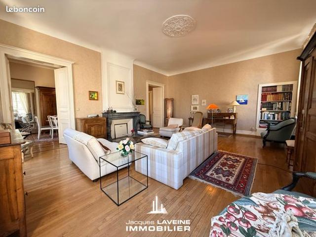 Appartement 7 pièces 216 m²