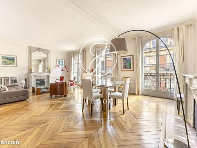 Appartement 7 pièces 217 m²