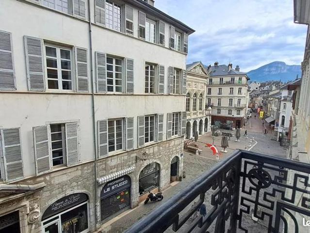 Appartement 7 pièces 220 m²