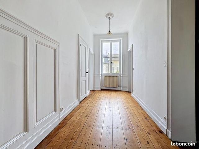 Appartement 7 pièces 220 m²