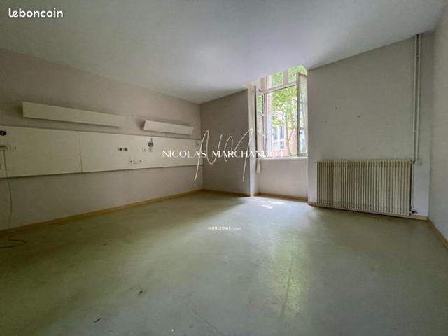 Appartement 7 pièces 220 m²