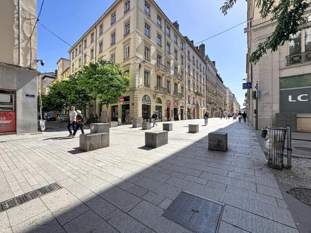 Appartement 7 pièces 220 m²