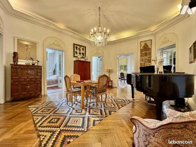 Appartement 7 pièces 221 m²
