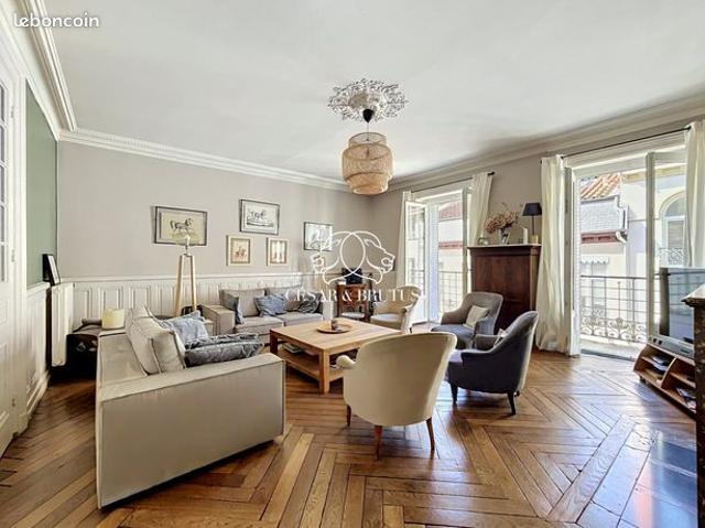 Appartement 7 pièces 222 m²