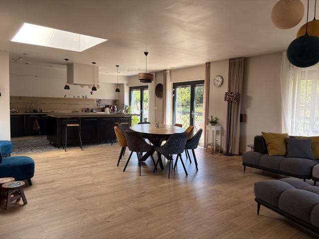 Appartement 7 pièces, 222 m² à louer à Chasselay 69380