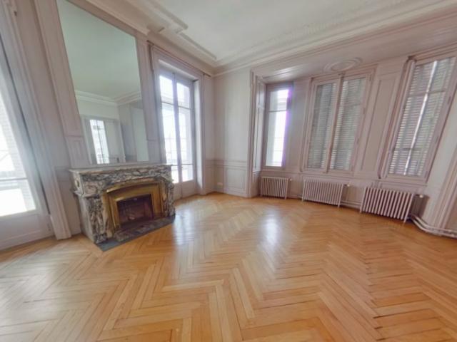 Appartement 7 pièces 224 m²