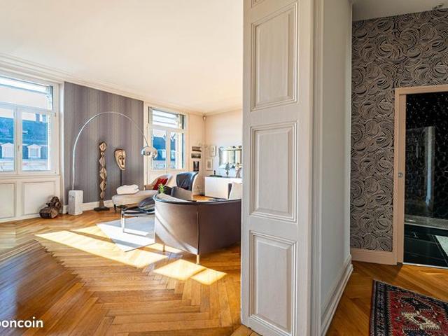 Appartement 7 pièces 227 m²