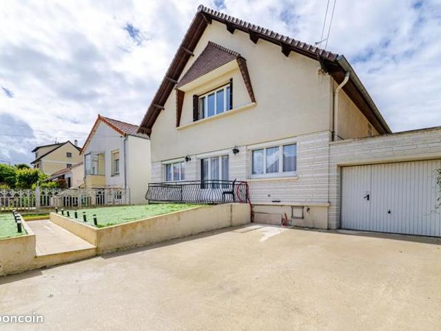 Appartement 7 pièces 240 m²