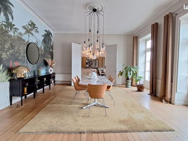 Appartement 7 pièces 250 m²