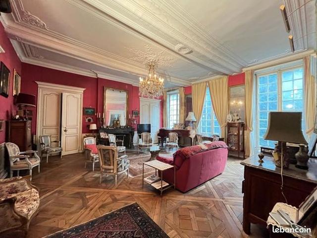 Appartement 7 pièces 252 m²