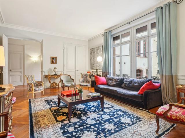 Appartement 7 pièces 254 m²