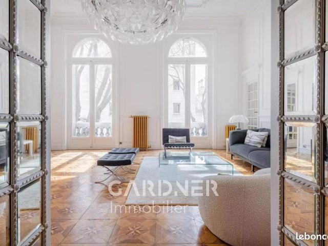 Appartement 7 pièces 267 m²