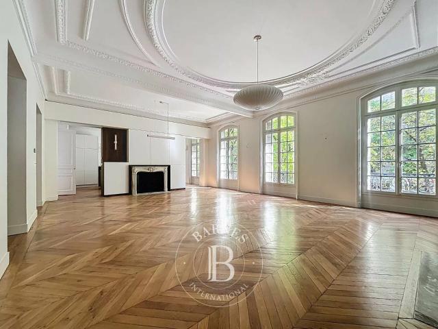 Appartement 7 pièces 299 m²