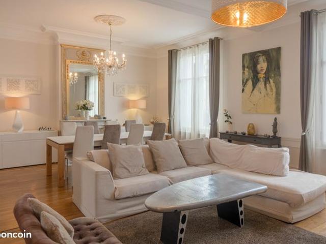 Maison 7 pièces 307 m²