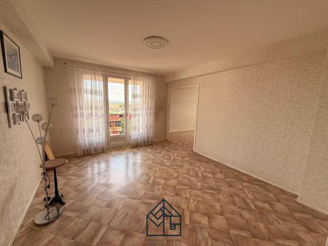 APPARTEMENT 80 m2 vue dégagée avec Concierge