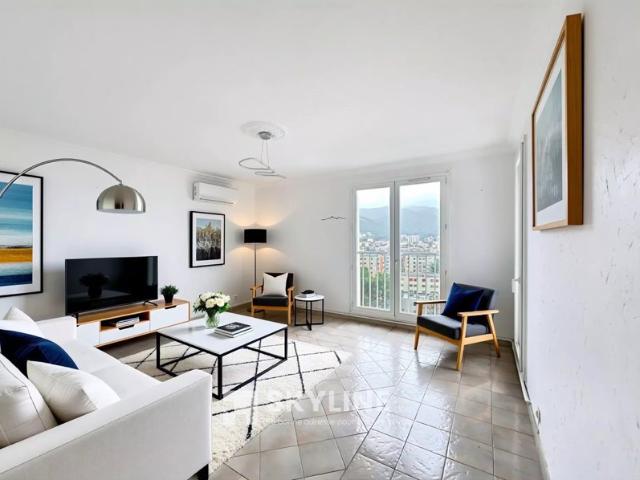 Appartement 80m2 T5 avec extérieur et stationnement