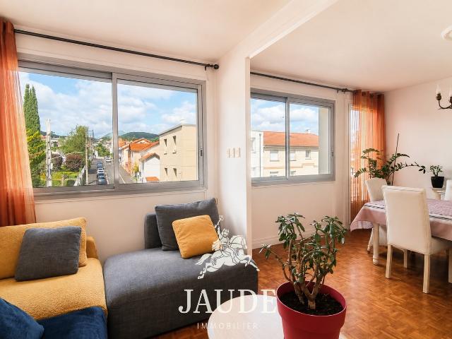 Appartement 81 m2 traversant avec 3 chambres et un garage privatif