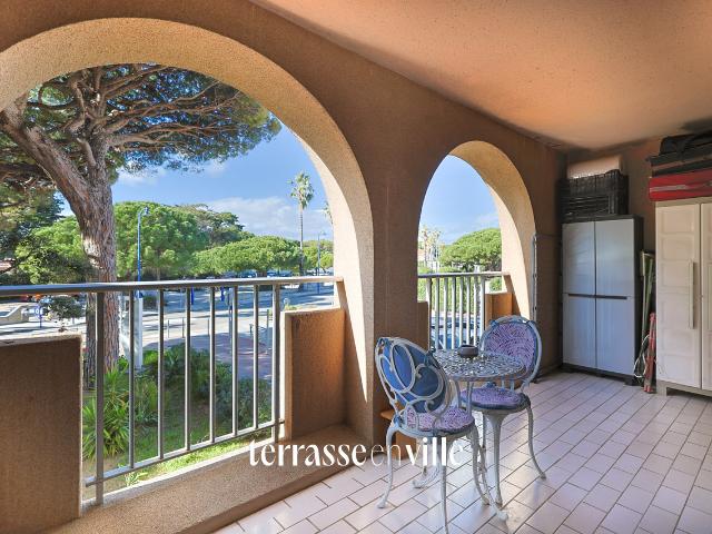 APPARTEMENT 82 M2 HYERES 2 CHAMBRES COMMERCES PORT PLAGE