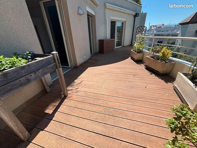 Appartement 87 m2 avec terrasse 20 m2 sud ouest au calme quartier Galeries