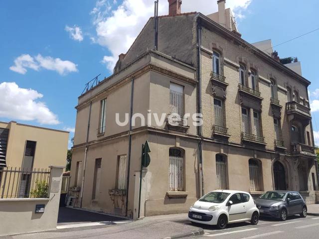 APPARTEMENT 87M2 avec terrasse 22 m2 et dépendances