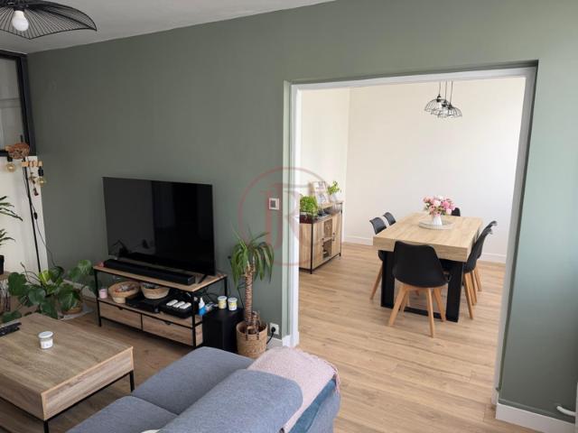 Appartement 86 m2 refait à neuf avec balcon/terrasse